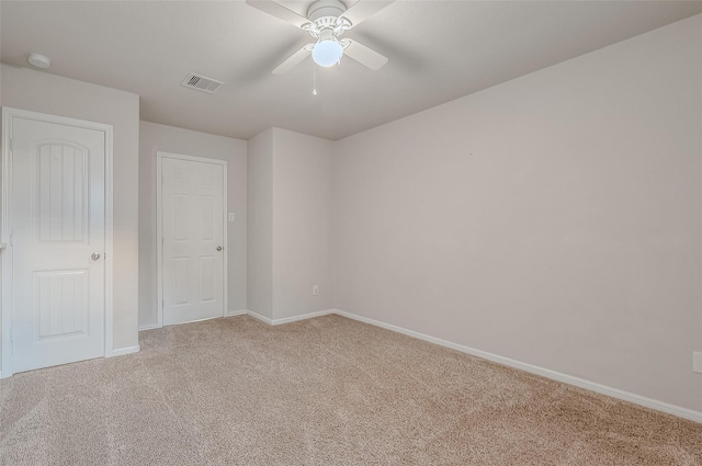 unfurnished room with carpet floors and ceiling fan