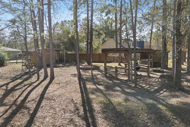 view of yard with an outdoor structure