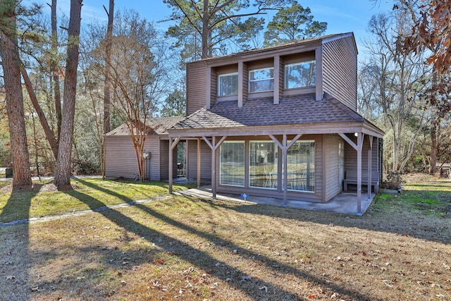 view of front of home featuring a patio area and a front lawn