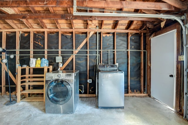 basement with washer / dryer