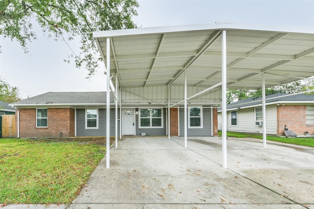 view of front facade with a front yard