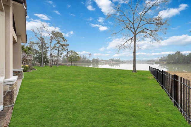 view of yard featuring a water view