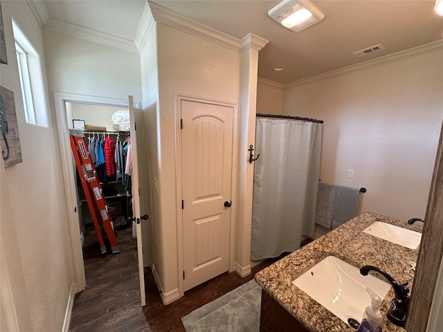 bathroom featuring hardwood / wood-style flooring, vanity, crown molding, and a shower with curtain