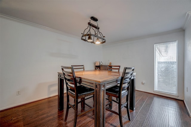 dining room featuring ornamental molding, dark hardwood / wood-style floors, and a notable chandelier