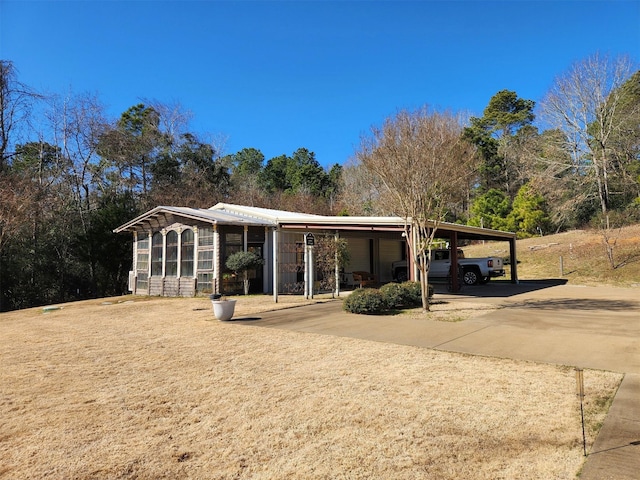 view of front facade with a carport