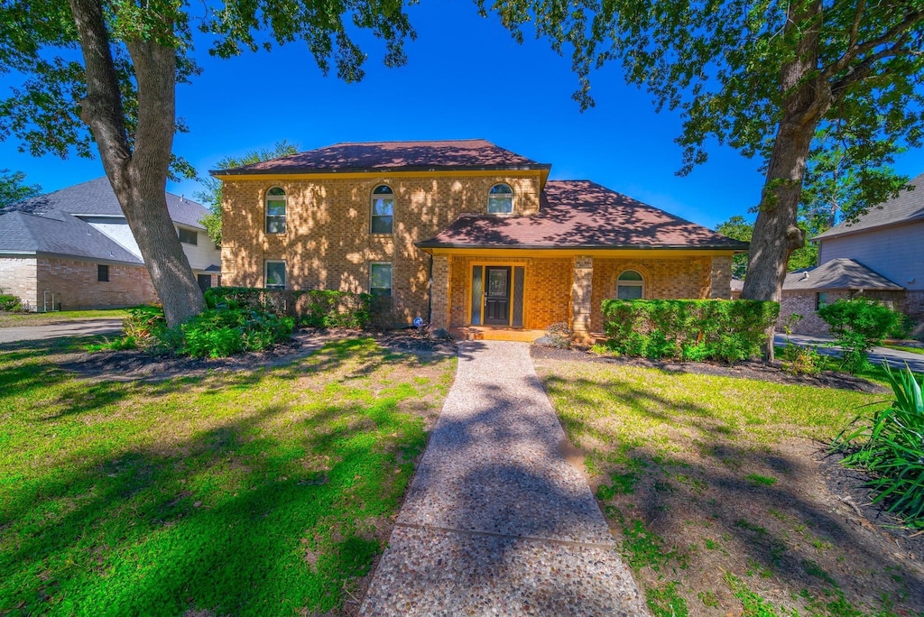 view of front of home with a front lawn