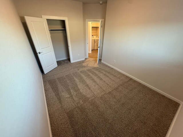 unfurnished bedroom with carpet flooring and a closet