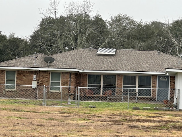 ranch-style house featuring a front yard