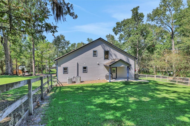 back of house featuring a yard