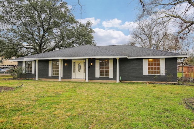 single story home featuring a front yard