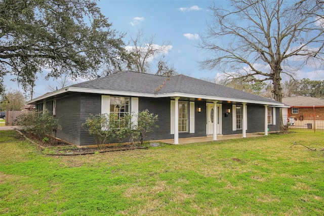 single story home featuring a front yard