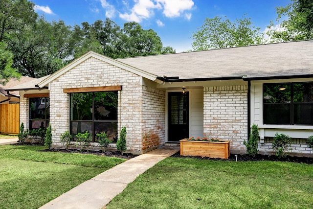 ranch-style house featuring a front yard