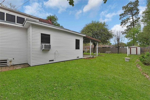 view of yard featuring a shed, an outdoor structure, a fenced backyard, and cooling unit