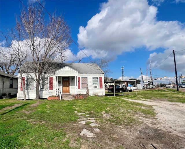 view of front of home featuring a front yard