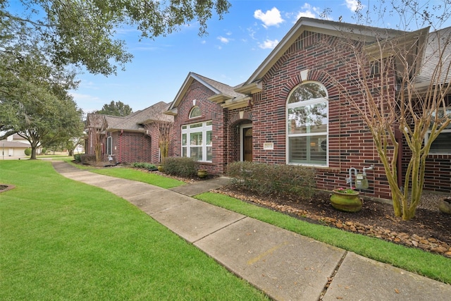 view of front facade with a front yard