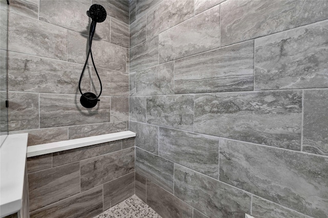 bathroom featuring tiled shower