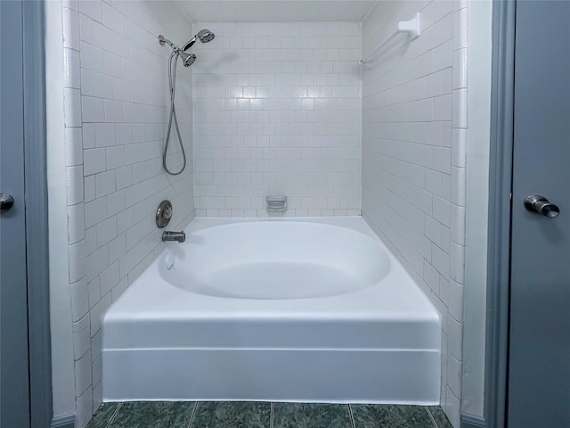 bathroom with tiled shower / bath combo