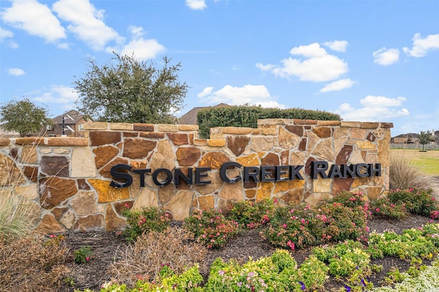 view of community / neighborhood sign