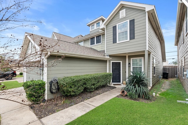 view of front of property with a front yard