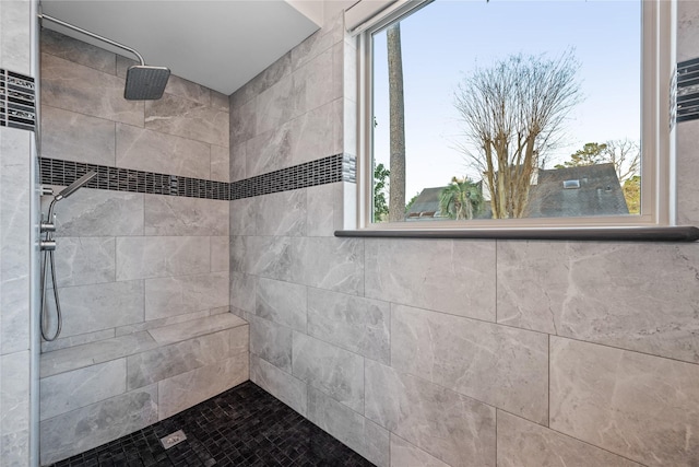 bathroom featuring tiled shower