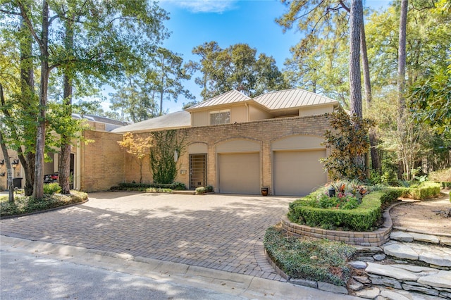 view of front facade featuring a garage