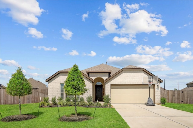 view of front facade featuring a garage and a front yard