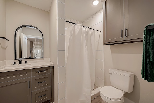 bathroom with vanity, curtained shower, and toilet