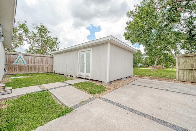 view of outdoor structure featuring a yard