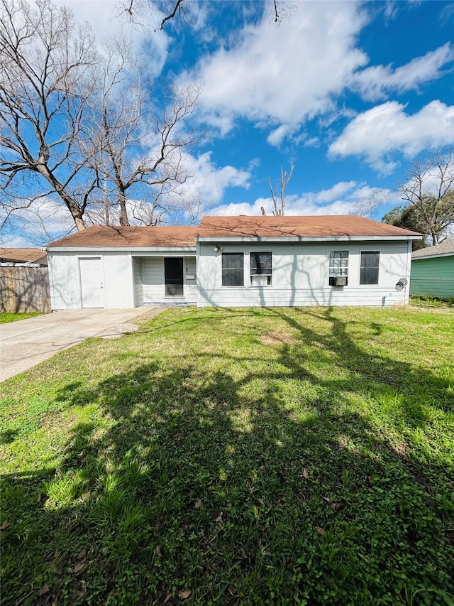 ranch-style home featuring a front yard