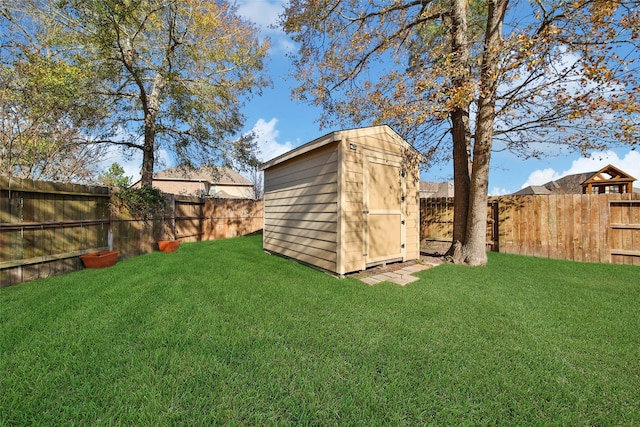 view of yard with a storage unit