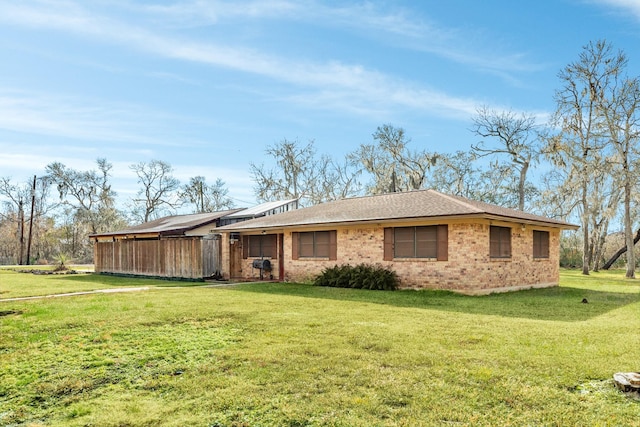 ranch-style home with a front yard