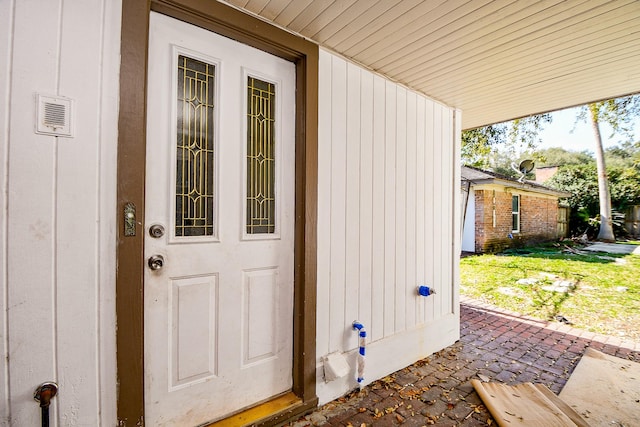 entrance to property featuring a patio