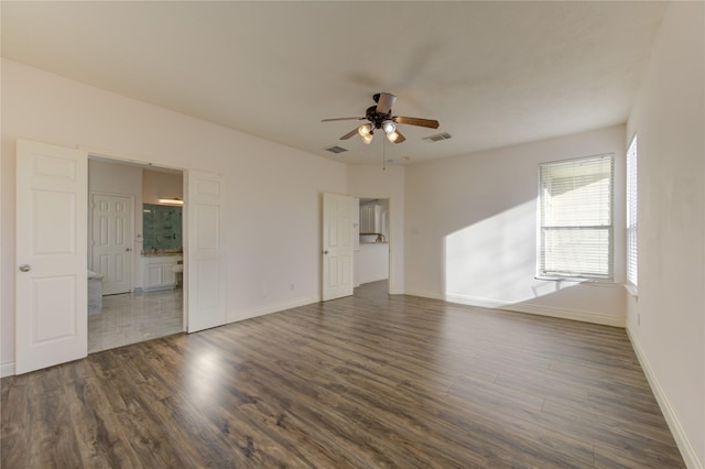 unfurnished room featuring dark wood-type flooring and ceiling fan