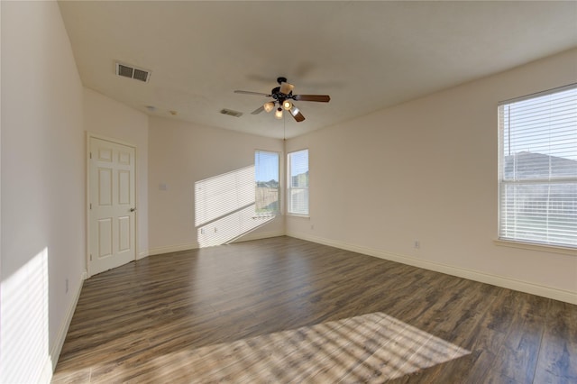 spare room featuring dark wood-type flooring and ceiling fan