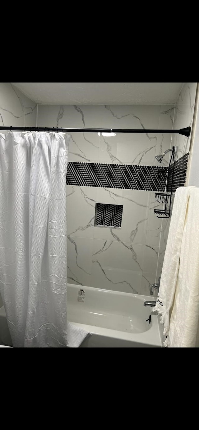 bathroom featuring shower / bath combo