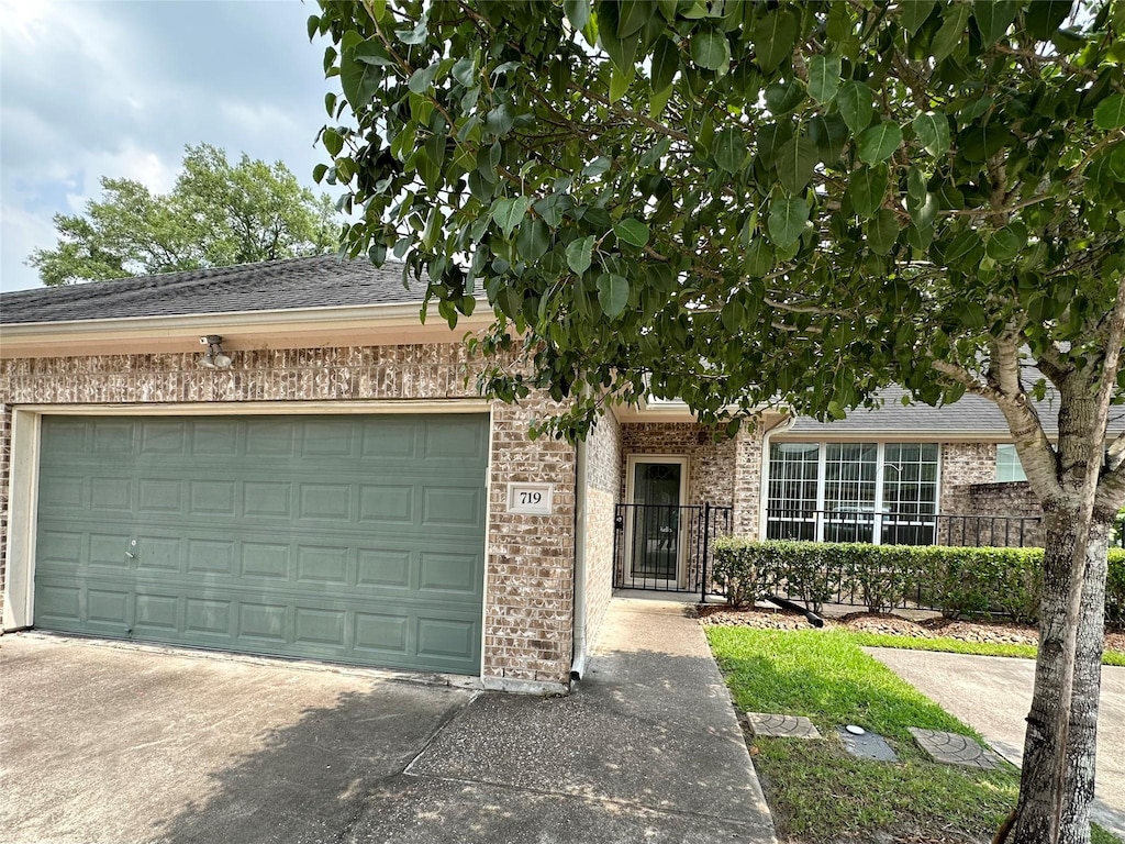 view of front facade with a garage