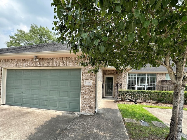 view of front facade with a garage