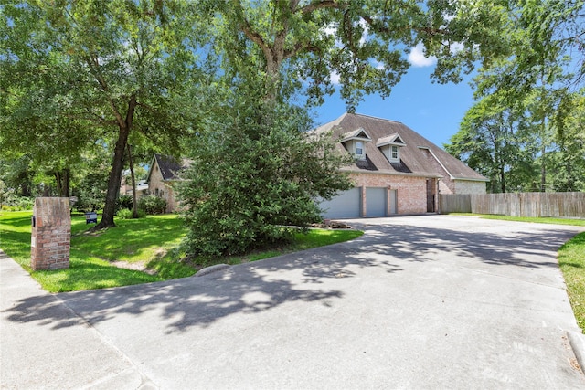 view of front facade featuring a garage and a front yard