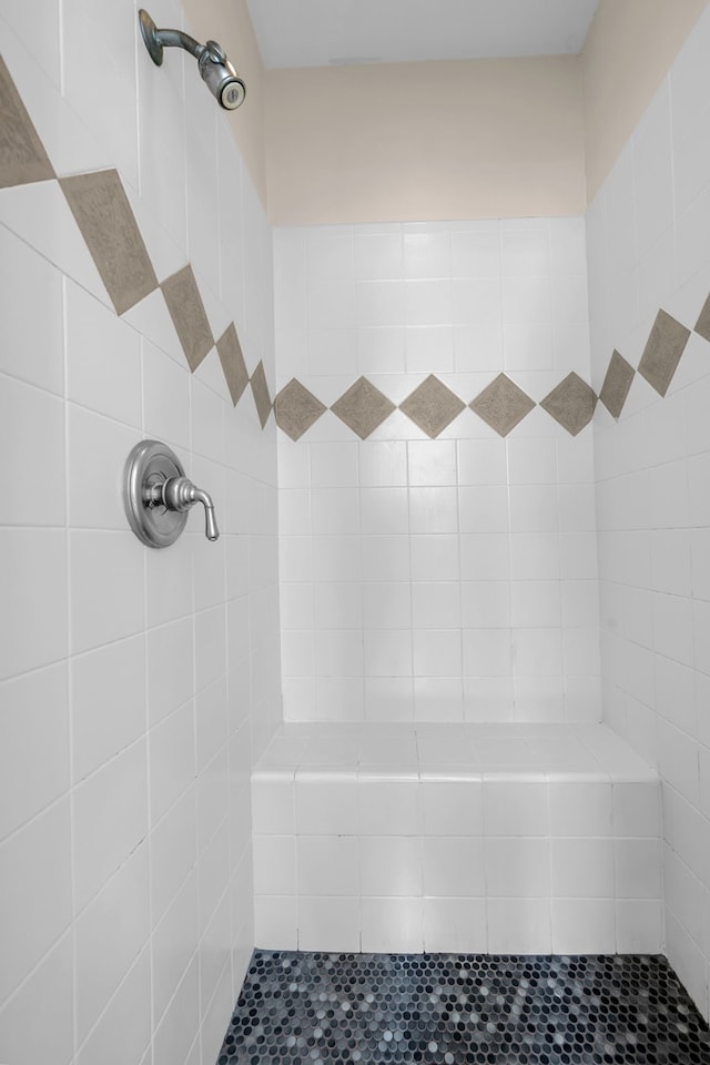 bathroom featuring tiled shower