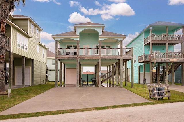 view of front of house with a carport and a front lawn