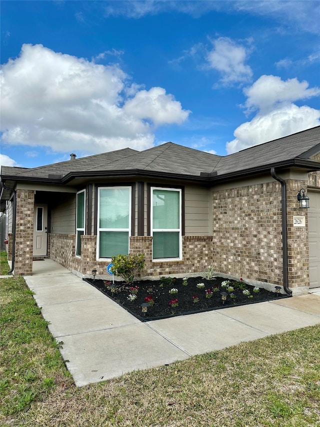 view of front of house with a front yard