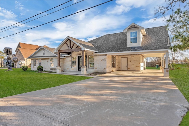 view of front facade featuring a front lawn and a carport