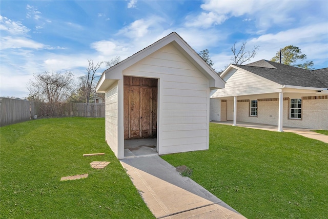 view of outdoor structure featuring a yard