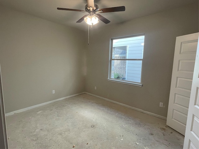 empty room featuring ceiling fan