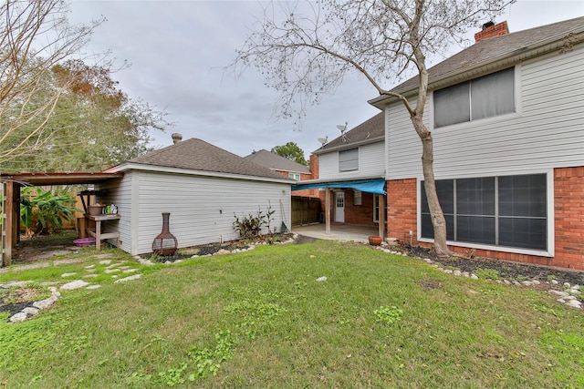 view of yard featuring a patio area