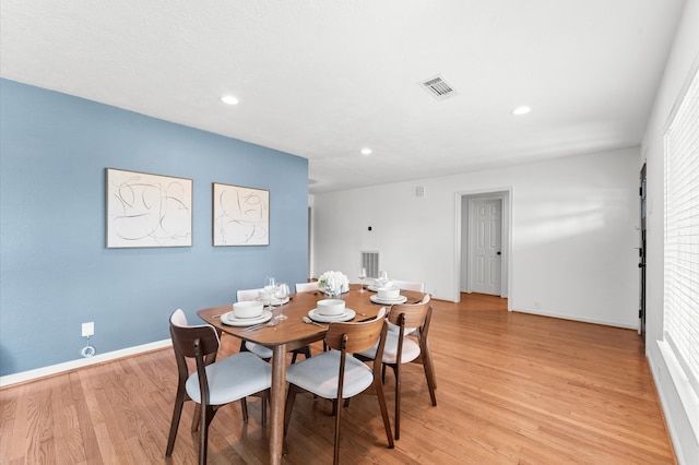 dining space featuring recessed lighting, visible vents, baseboards, and light wood-style floors