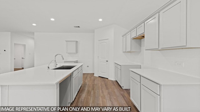 kitchen featuring sink, light hardwood / wood-style floors, and an island with sink