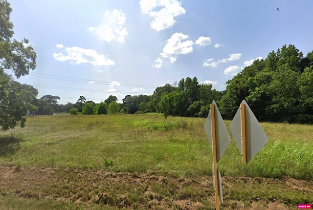 Listing photo 2 for 1323 E Huffsmith Rd, Tomball TX 77375