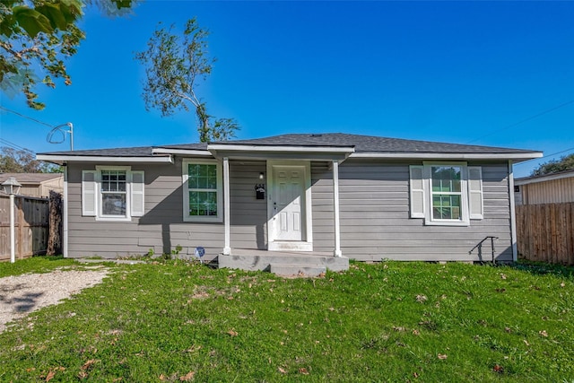 view of front of home featuring a front lawn