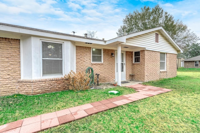 ranch-style home with a front lawn